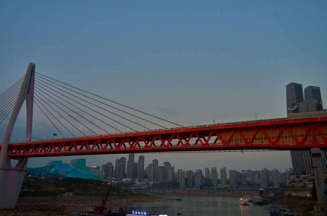 探索山城多維視角 一站式專業(yè)測(cè)繪與實(shí)景三維攝制服務(wù)